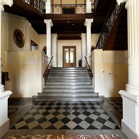 Chateau De Laclaireau Frühstückspension Virton