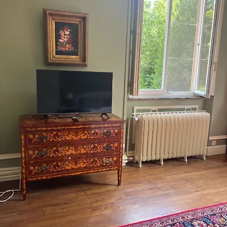 Chateau De Laclaireau Bed & Breakfast 3*