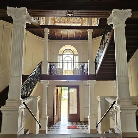 Bed & Breakfast Chateau De Laclaireau