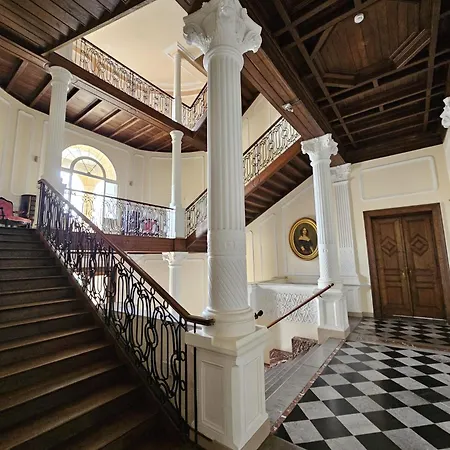 Chateau De Laclaireau Bed & Breakfast *